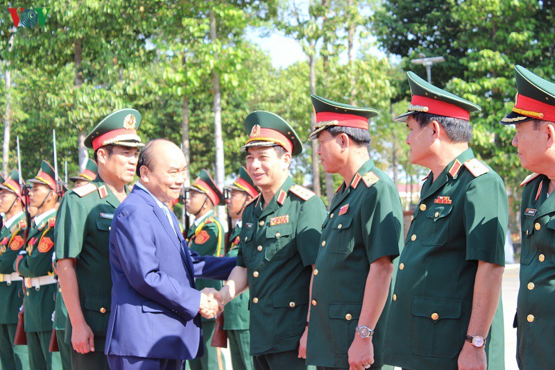 thu tuong nguyen xuan phuc tham, chuc tet quan khu 9 hinh 2