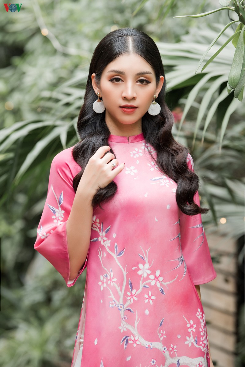 top 10 hoa hau viet nam – le thanh tu  tu van cach chon ao dai ngay xuan hinh 8