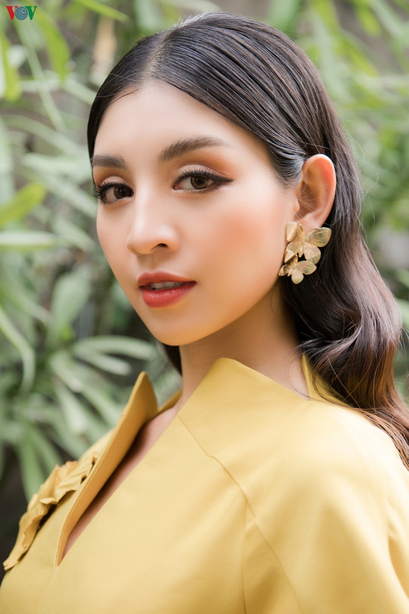top 10 hoa hau viet nam – le thanh tu  tu van cach chon ao dai ngay xuan hinh 13