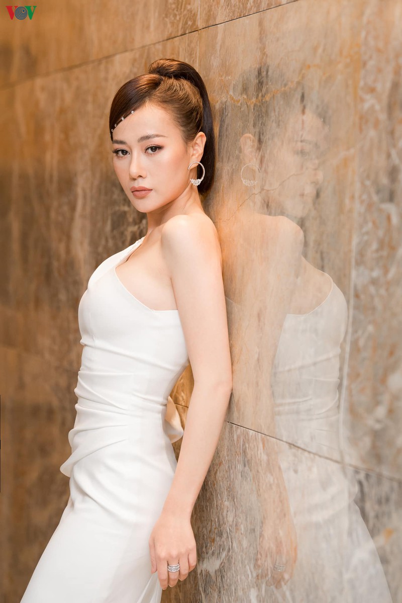 gu thoi trang ngay cang ho bao cua dien vien phuong oanh hinh 5