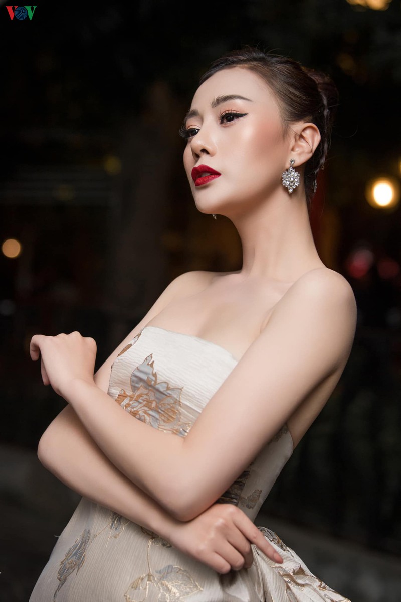 gu thoi trang ngay cang ho bao cua dien vien phuong oanh hinh 2