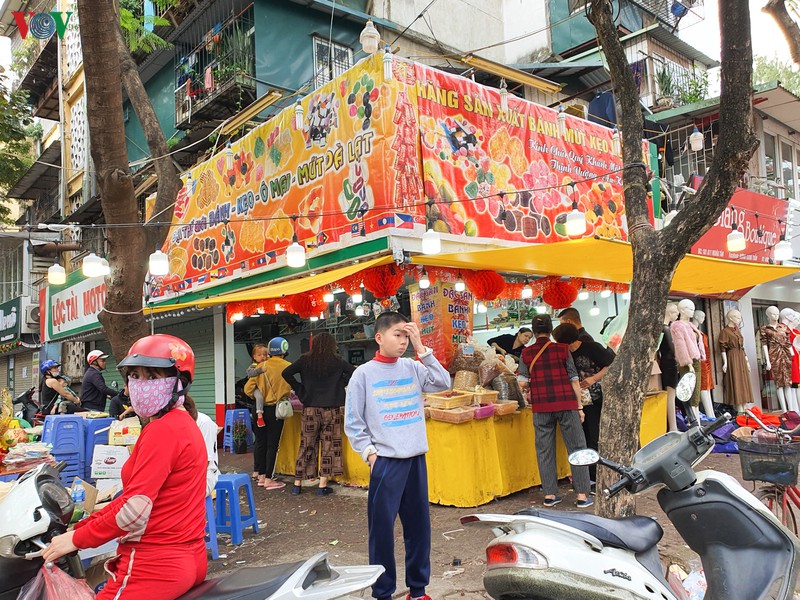 nguoi dan thu do tat bat mua sam chieu 29 tet hinh 12