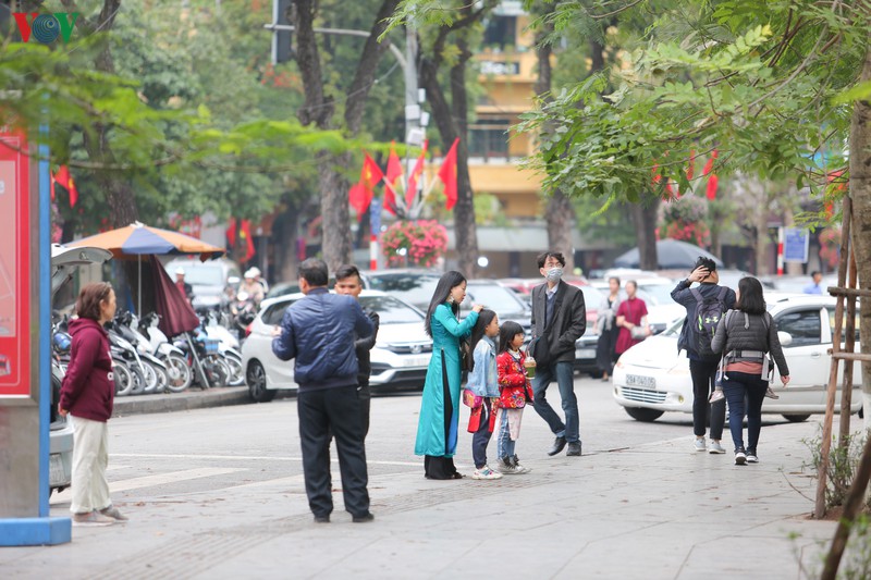 anh: pho phuong ha noi yen binh, thanh thoi trong ngay 30 tet hinh 3