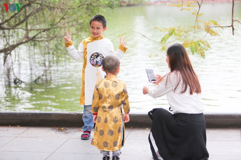 anh: pho phuong ha noi yen binh, thanh thoi trong ngay 30 tet hinh 4