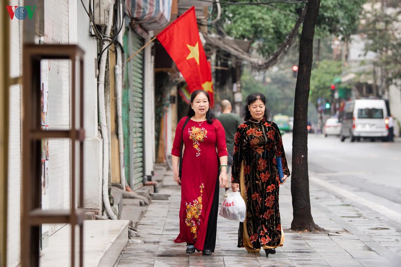 hinh anh binh di cua nguoi dan ha noi sang mung 1 tet canh ty 2020 hinh 6
