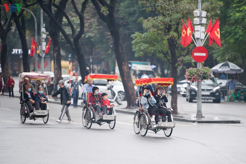 hinh anh binh di cua nguoi dan ha noi sang mung 1 tet canh ty 2020 hinh 17