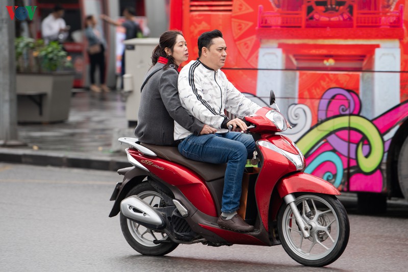 nhung hinh anh xau xi trong sang mung 1 tet hinh 15