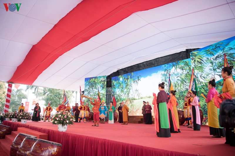hang nghin nguoi du le khai hoi den hai ba trung hinh 9