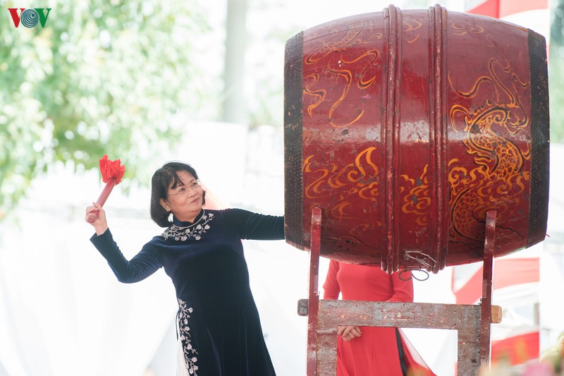 hang nghin nguoi du le khai hoi den hai ba trung hinh 8