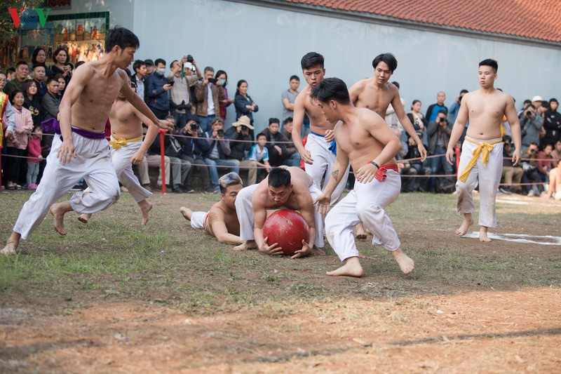 trai lang thuy linh coi tran khoe than hinh vam vo tai le hoi vat cau hinh 17