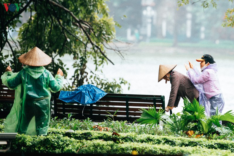 pho phuong ha noi vang ve sau khuyen cao "han che ra duong" hinh 13