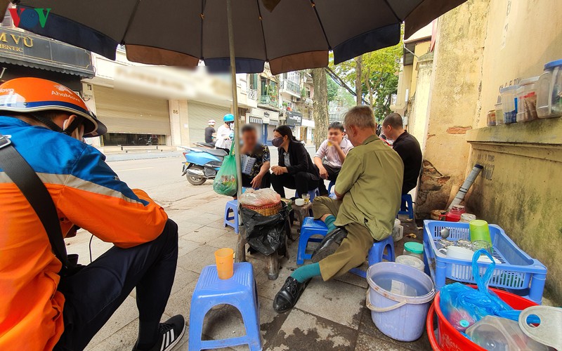 cac quan cafe da phan dong cua, tra da via he len "ngoi"? hinh 10