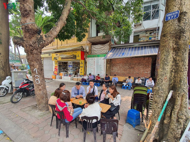 cac quan cafe da phan dong cua, tra da via he len "ngoi"? hinh 8