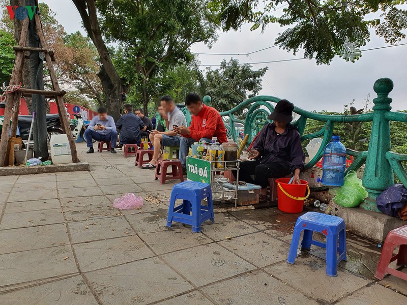 cac quan cafe da phan dong cua, tra da via he len "ngoi"? hinh 9