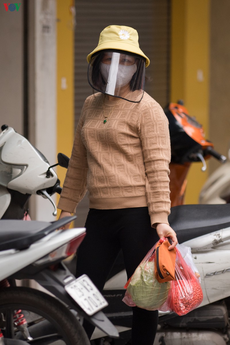 nguoi ha noi deo khau trang phong chong covid-19, don "ret nang ban" hinh 9