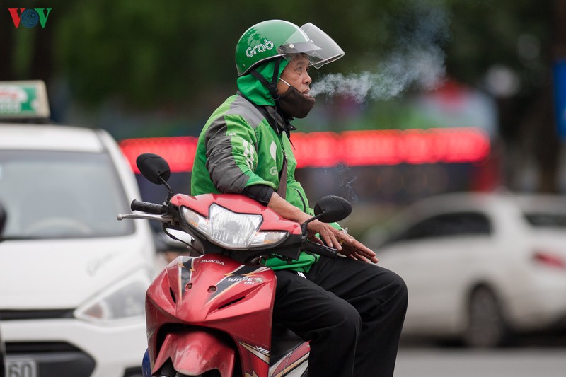 nguoi ha noi deo khau trang phong chong covid-19, don "ret nang ban" hinh 11