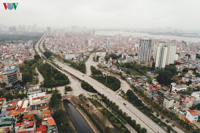 ngam nhin duong pho ha noi tu tren cao truoc ngay cach ly toan xa hoi hinh 1