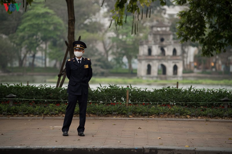 ngay dau cach ly toan xa hoi: dan ha noi van ra duong tap the duc hinh 3