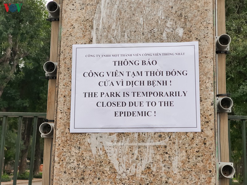ngay dau cach ly toan xa hoi: dan ha noi van ra duong tap the duc hinh 7
