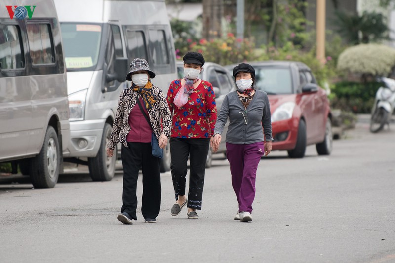 ngay dau cach ly toan xa hoi: dan ha noi van ra duong tap the duc hinh 17