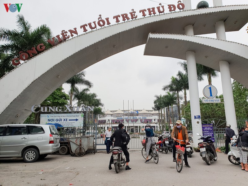 ngay dau cach ly toan xa hoi: dan ha noi van ra duong tap the duc hinh 15