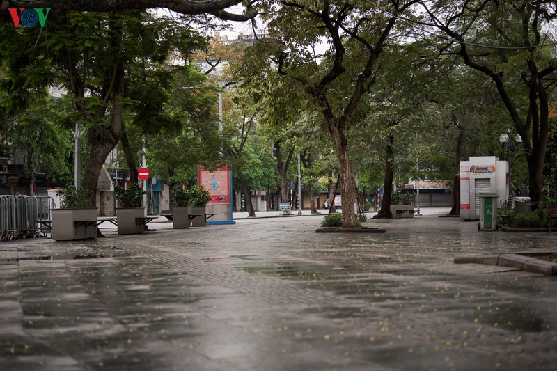 ha noi ngay 4/4, ho hoan kiem khong con nguoi tap the duc buoi sang hinh 8