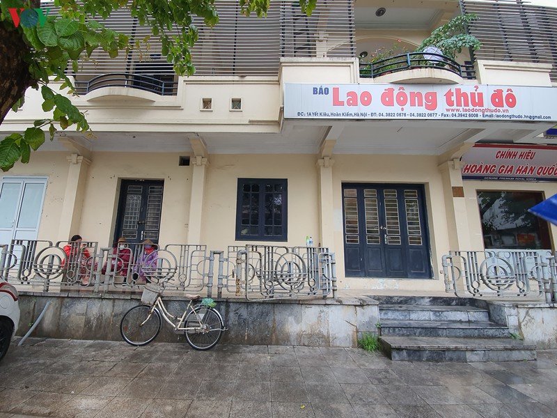 nguoi dan doi mua o ha noi doi phat thuc pham nhung ra ve tay khong hinh 2