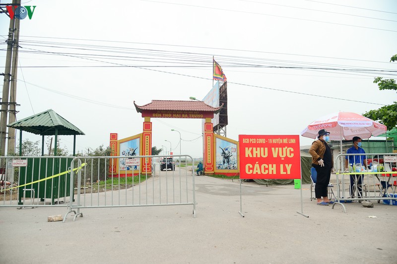 anh: ngay thu 2 thon ha loi cach ly y te, duong lang ngo xom vang bong nguoi  hinh 1