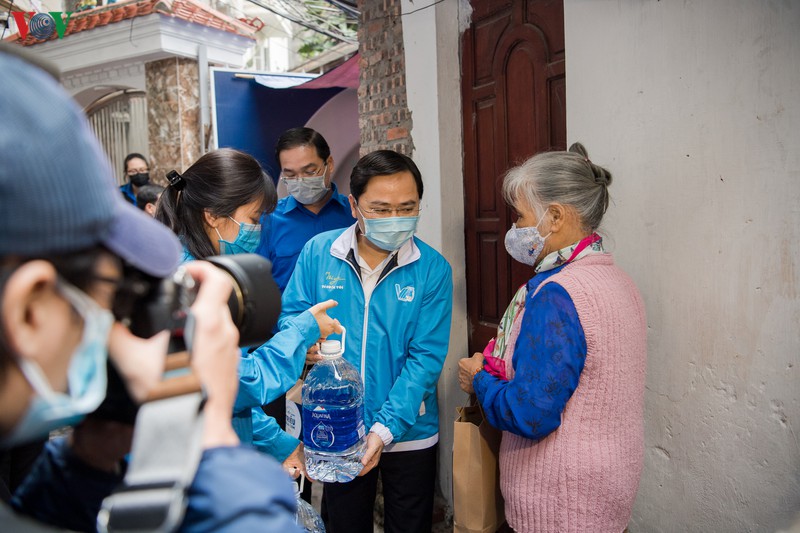 8.000 suất ăn mỗi ngày tiếp sức sinh viên, công nhân khó khăn hình 5 8.000 suat an moi ngay tiep suc sinh vien, cong nhan kho khan hinh 5