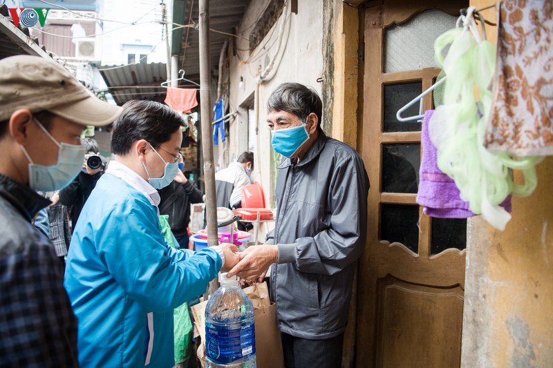 8.000 suất ăn mỗi ngày tiếp sức sinh viên, công nhân khó khăn hình 9 8.000 suat an moi ngay tiep suc sinh vien, cong nhan kho khan hinh 9