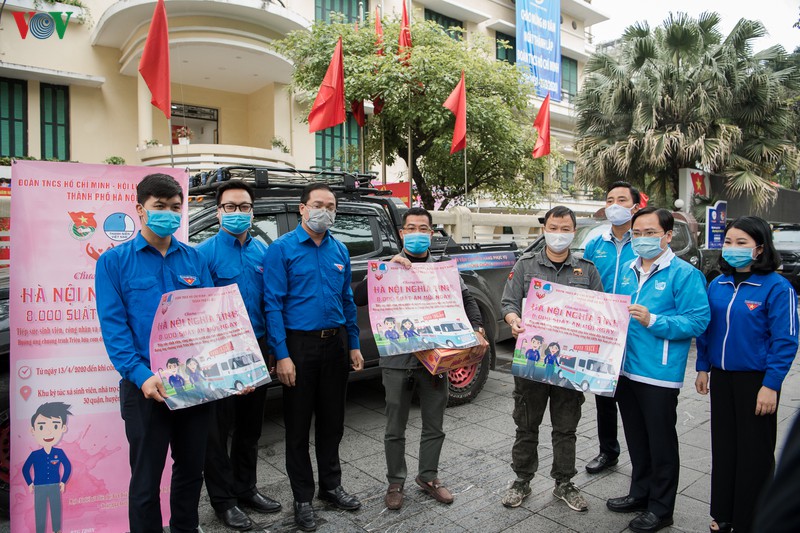 8.000 suất ăn mỗi ngày tiếp sức sinh viên, công nhân khó khăn hình 3 8.000 suat an moi ngay tiep suc sinh vien, cong nhan kho khan hinh 3