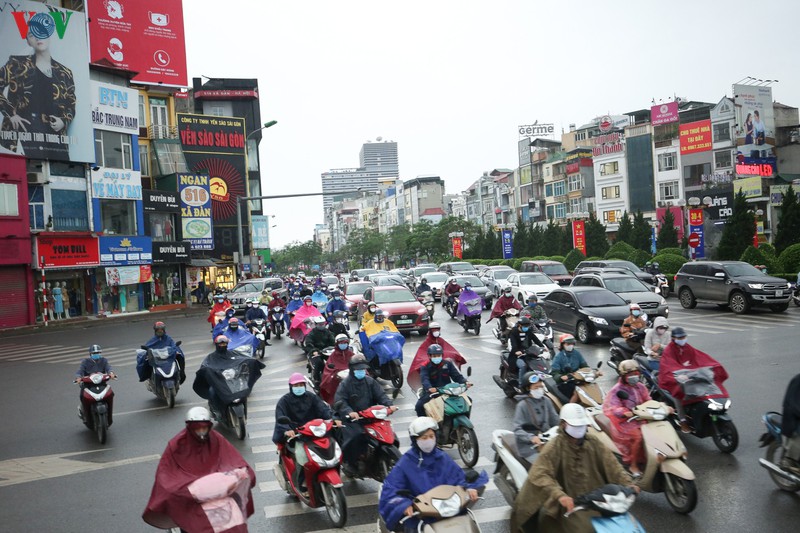 duong pho ha noi dong duc trong ngay dau noi long cach ly xa hoi hinh 11