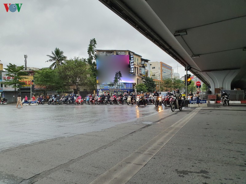 duong pho ha noi dong duc trong ngay dau noi long cach ly xa hoi hinh 8