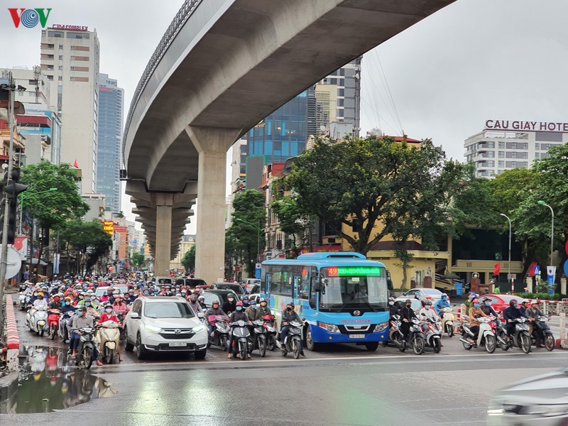 duong pho ha noi dong duc trong ngay dau noi long cach ly xa hoi hinh 5