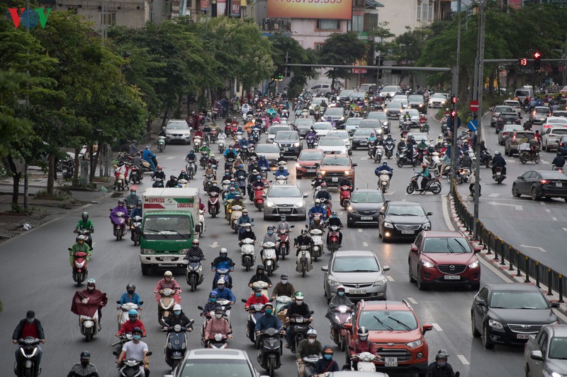 duong pho ha noi dong duc trong ngay dau noi long cach ly xa hoi hinh 10