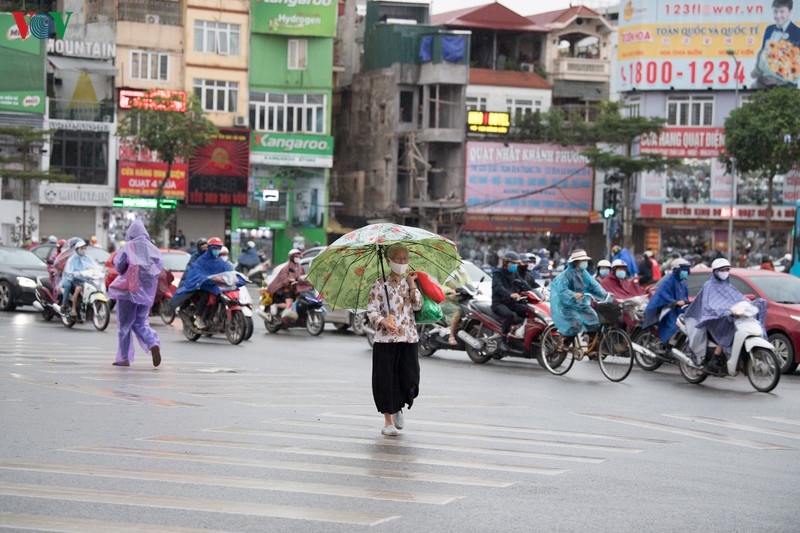 duong pho ha noi dong duc trong ngay dau noi long cach ly xa hoi hinh 13