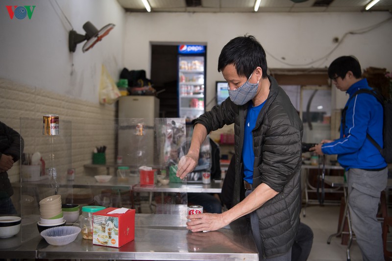 doc dao cac quan an dung tam chan chong giot ban phong chong dich covid-19 hinh 10