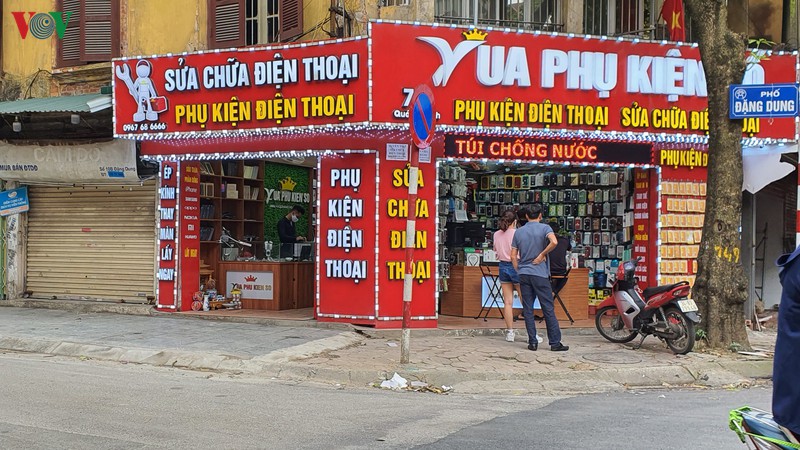 ha noi: nguoi va xe do ra duong tap nap trong sang 30/4 hinh 8