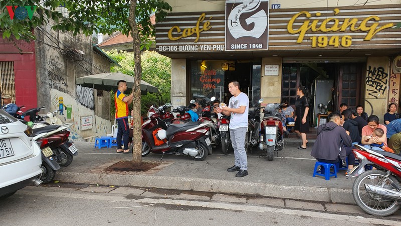 ha noi: nguoi va xe do ra duong tap nap trong sang 30/4 hinh 15