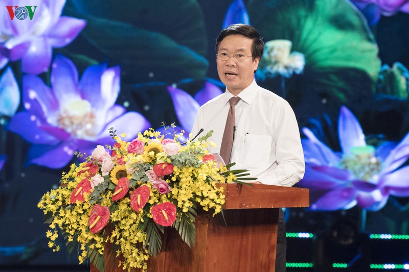 toan canh le trao giai thuong sang tac ve chu de hoc tap, lam theo bac ho hinh 4