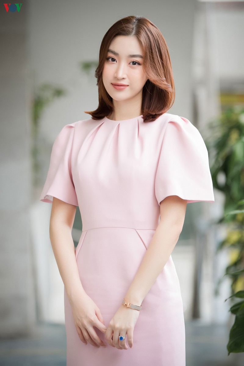 hoa hau do my linh ngot ngao voi dam hong pastel hinh 6