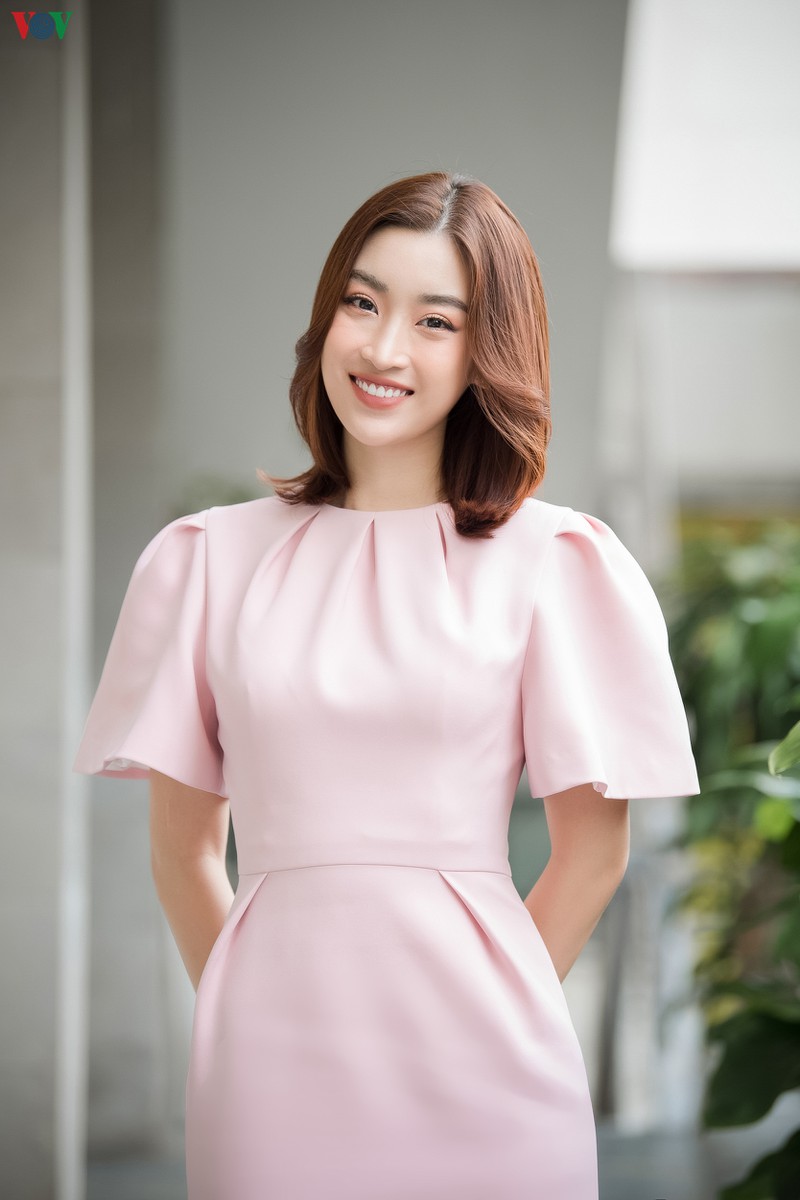 hoa hau do my linh ngot ngao voi dam hong pastel hinh 4