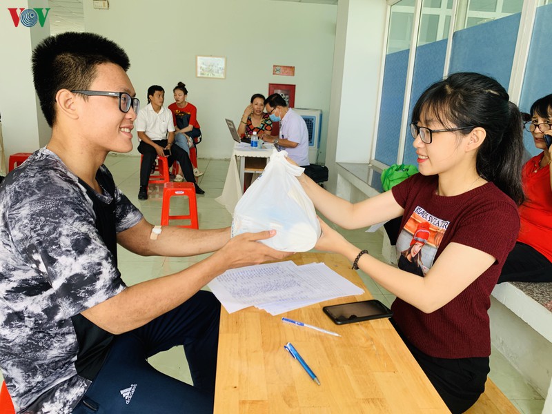 ngay hoi hien mau nhan dao tai truong cao dang pt-th ii hinh 3
