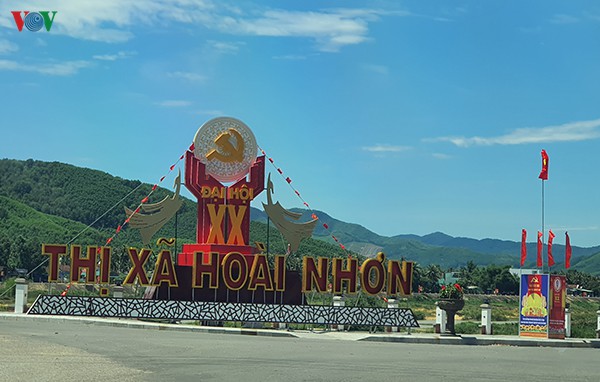 trao quyet dinh thanh lap thi xa hoai nhon va cac don vi truc thuoc hinh 1