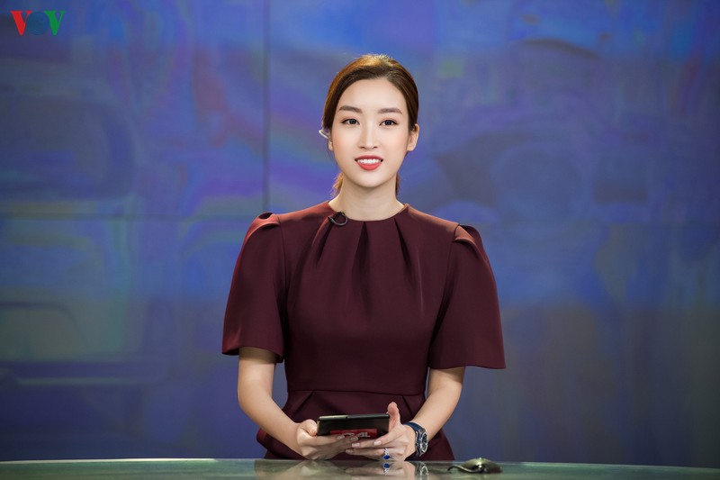 hoa hau do my linh rang ro trong ngay dau tro lai cong viec sau dich hinh 5