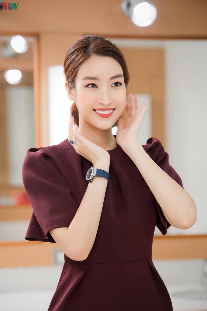 hoa hau do my linh rang ro trong ngay dau tro lai cong viec sau dich hinh 2