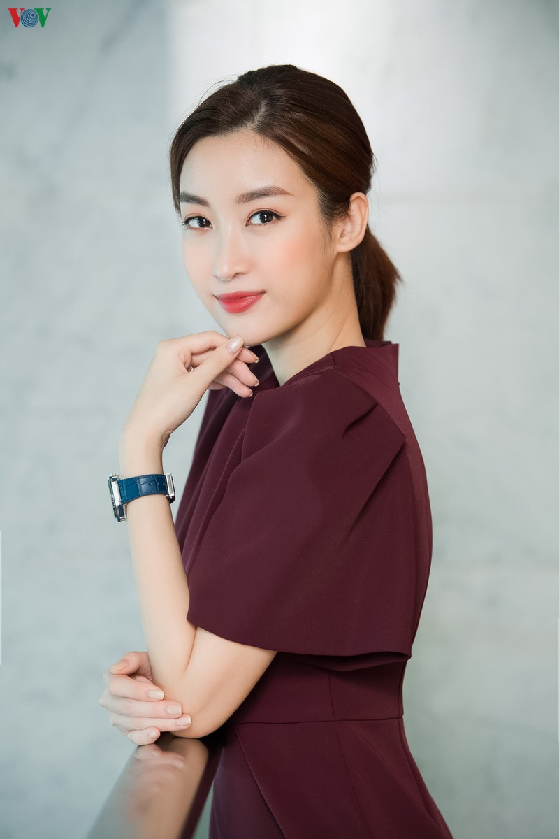 hoa hau do my linh rang ro trong ngay dau tro lai cong viec sau dich hinh 9