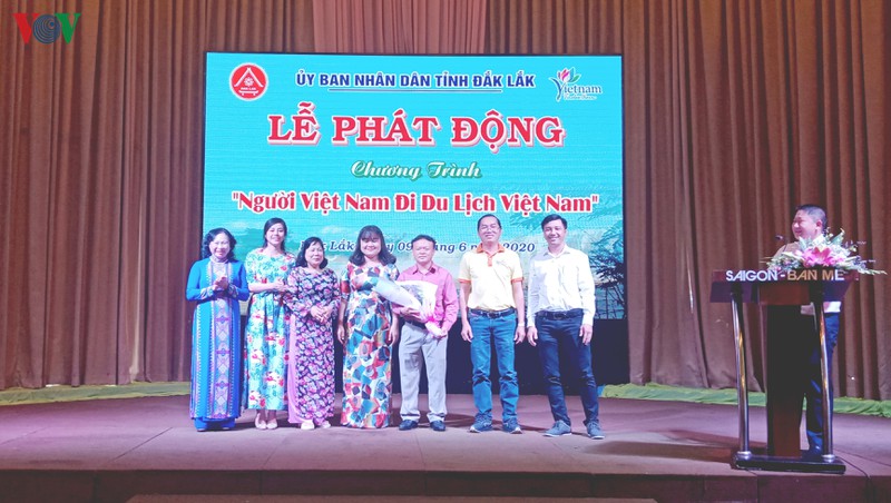 phat dong chuong trinh "nguoi viet nam di du lich viet nam" o dak lak hinh 1