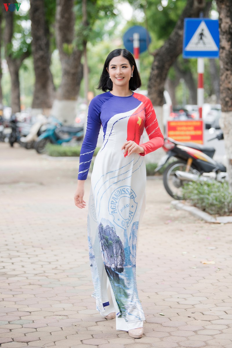 hoa hau ngoc han, do my linh do dang voi ao dai in hinh bien dao hinh 4
