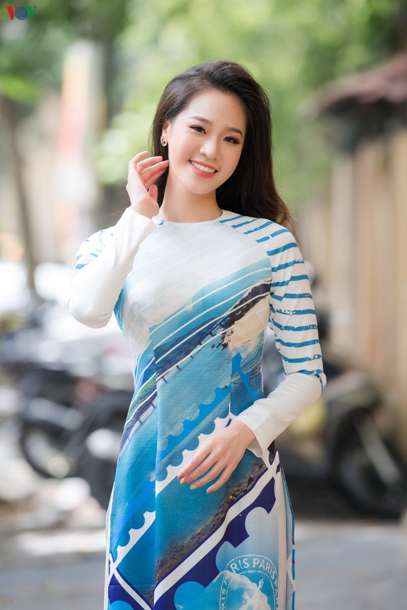 hoa hau ngoc han, do my linh do dang voi ao dai in hinh bien dao hinh 8